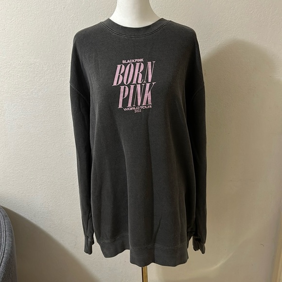 Authentic BLACKPINK Born Pink World Tour Crewneck - Picture 2 of 3